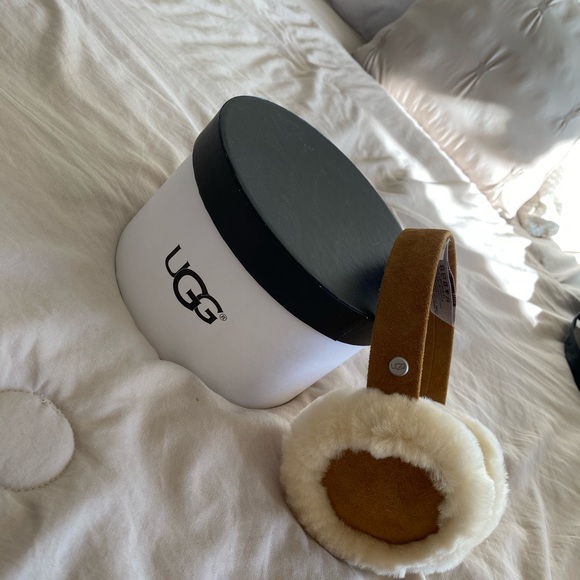 UGG earmuffs - Picture 2 of 4